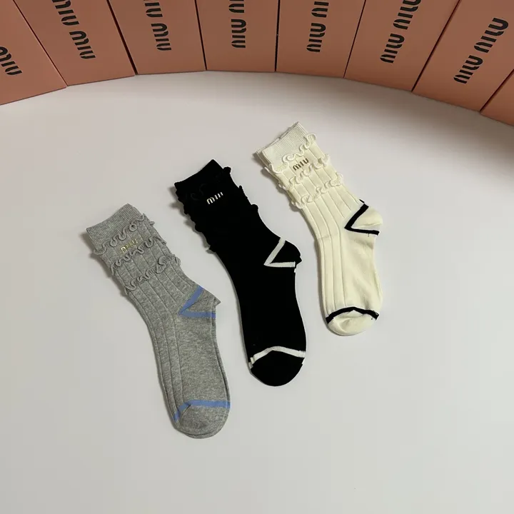 スーパーコピー ミュウミュウ 靴下