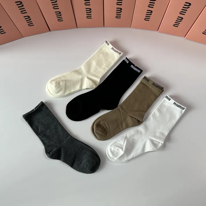 スーパーコピー ミュウミュウ 靴下