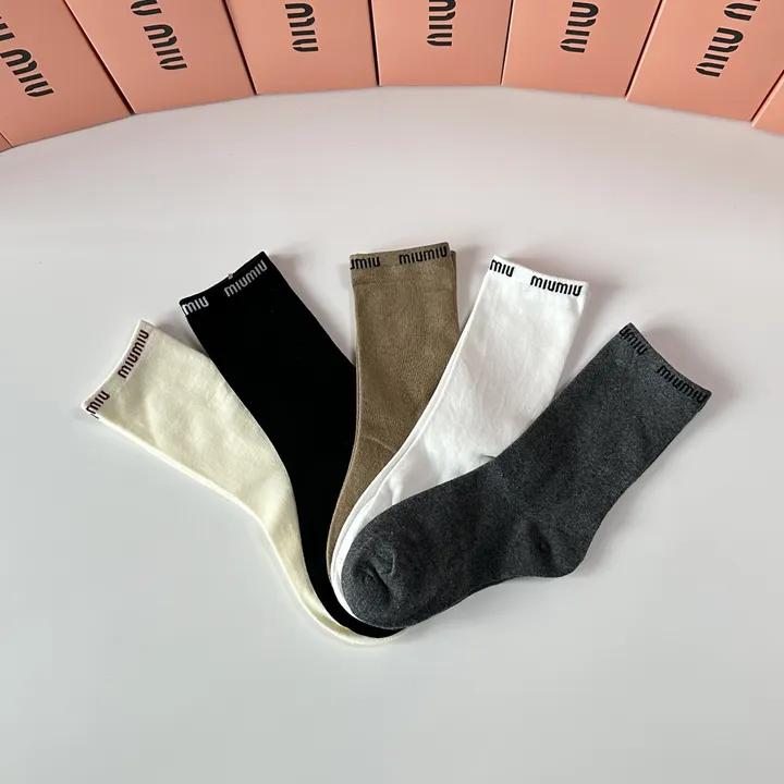 スーパーコピー ミュウミュウ 靴下