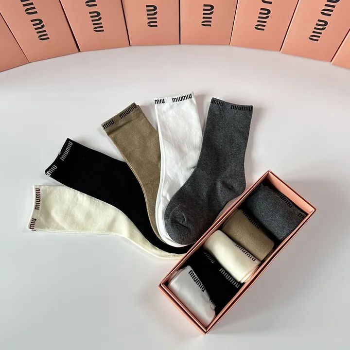 スーパーコピー ミュウミュウ 靴下