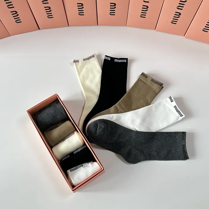 スーパーコピー ミュウミュウ 靴下