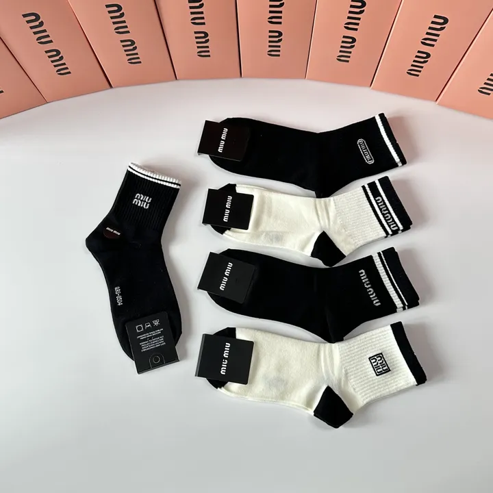 スーパーコピー ミュウミュウ 靴下