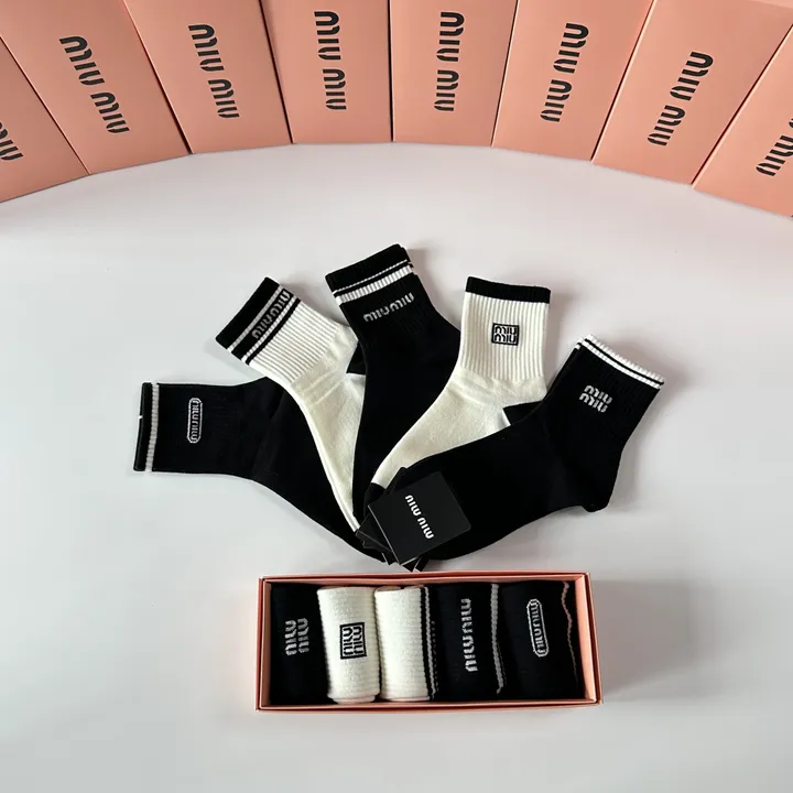 スーパーコピー ミュウミュウ 靴下