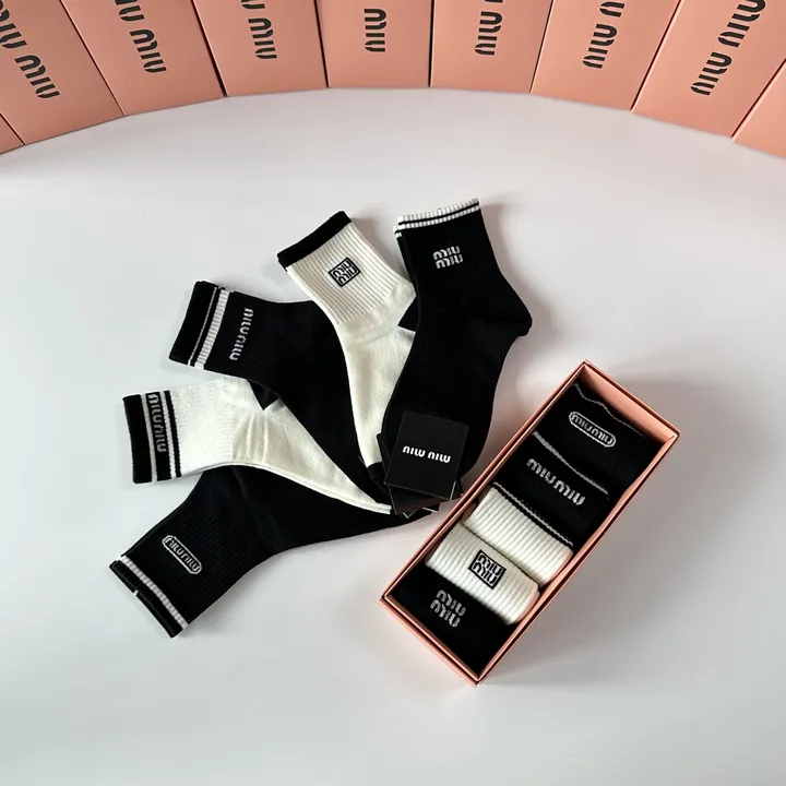 スーパーコピー ミュウミュウ 靴下