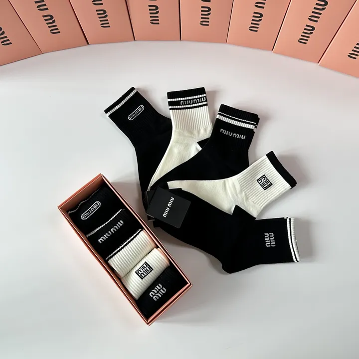 スーパーコピー ミュウミュウ 靴下