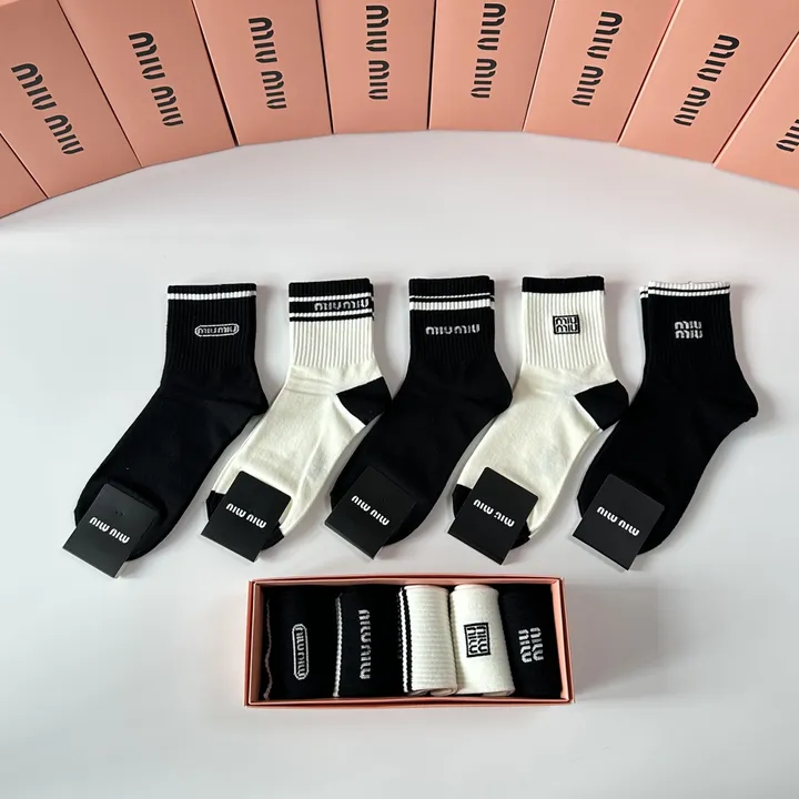 スーパーコピー ミュウミュウ 靴下