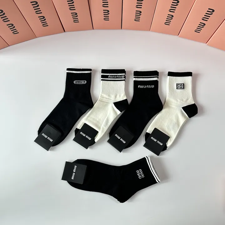 スーパーコピー ミュウミュウ 靴下