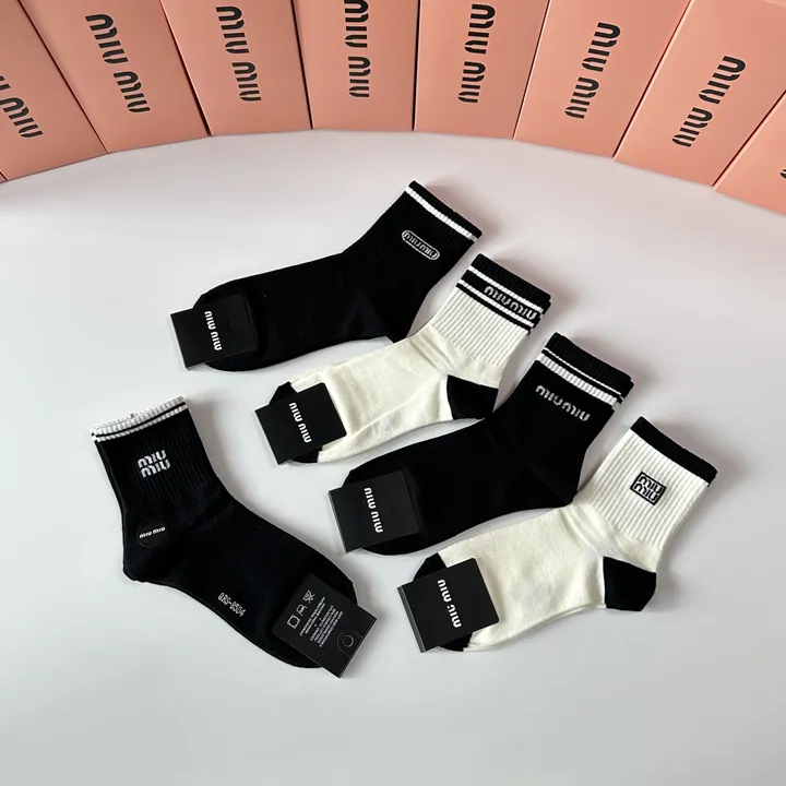 スーパーコピー ミュウミュウ 靴下