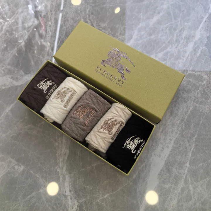 スーパーコピー プラダ 靴下