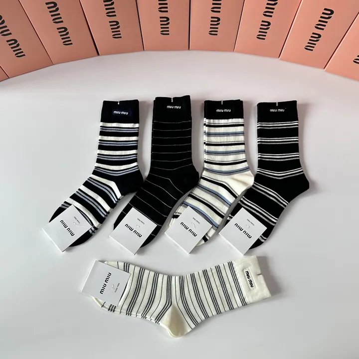 スーパーコピー ミュウミュウ 靴下
