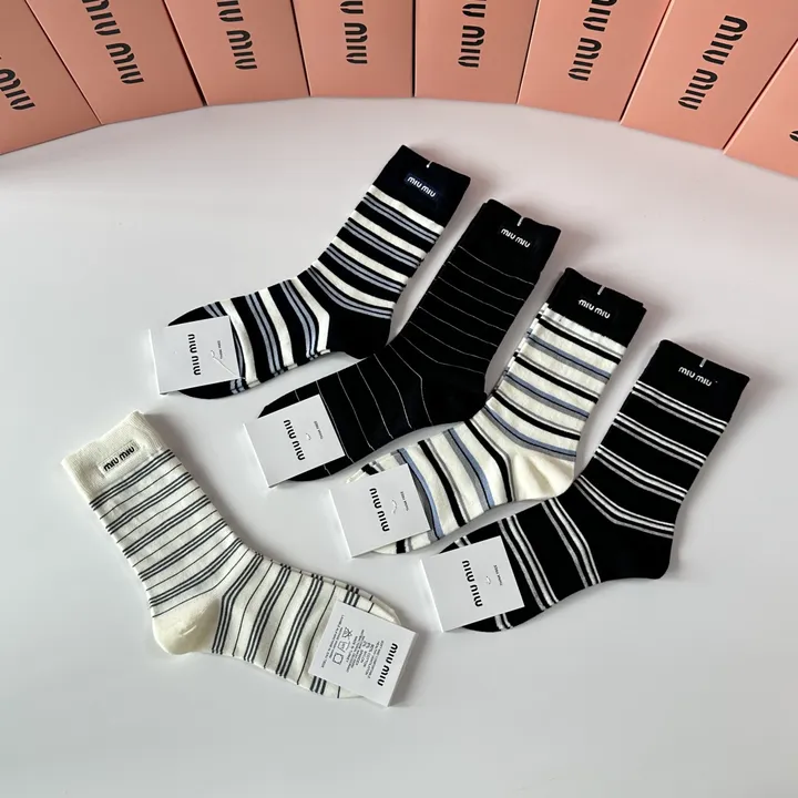 スーパーコピー ミュウミュウ 靴下