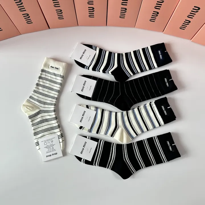 スーパーコピー ミュウミュウ 靴下