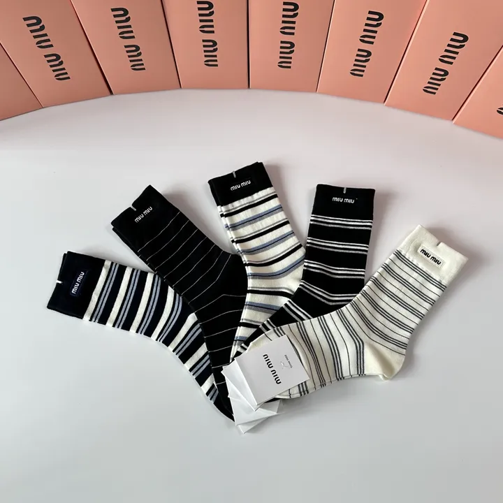 スーパーコピー ミュウミュウ 靴下