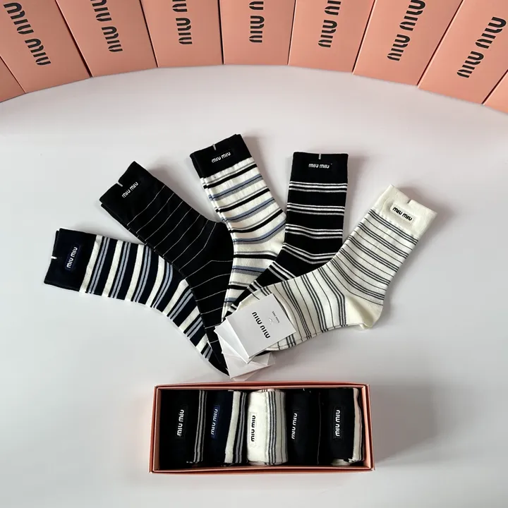 スーパーコピー ミュウミュウ 靴下