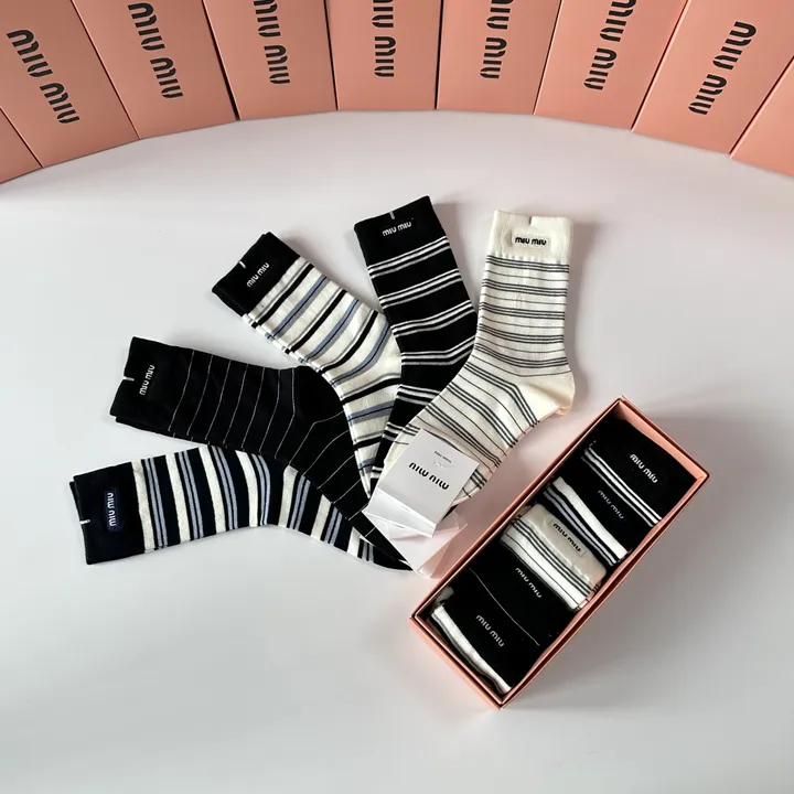 スーパーコピー ミュウミュウ 靴下