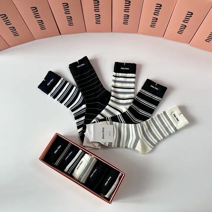 スーパーコピー ミュウミュウ 靴下