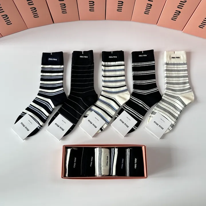 スーパーコピー ミュウミュウ 靴下