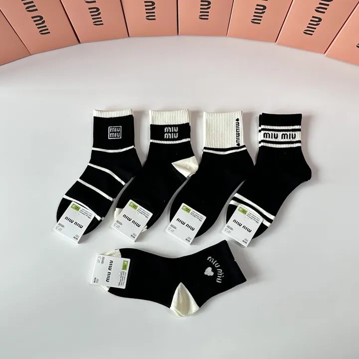 スーパーコピー ミュウミュウ 靴下