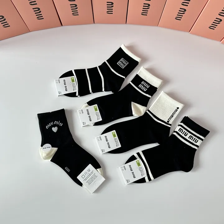 スーパーコピー ミュウミュウ 靴下