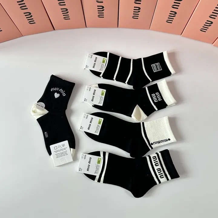 スーパーコピー ミュウミュウ 靴下