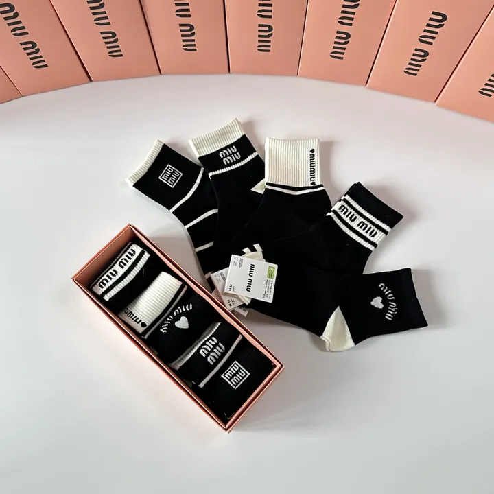 スーパーコピー ミュウミュウ 靴下