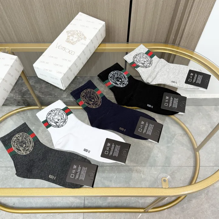 スーパーコピー ヴェルサーチ 靴下