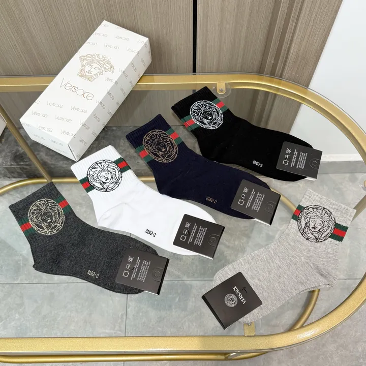 スーパーコピー ヴェルサーチ 靴下