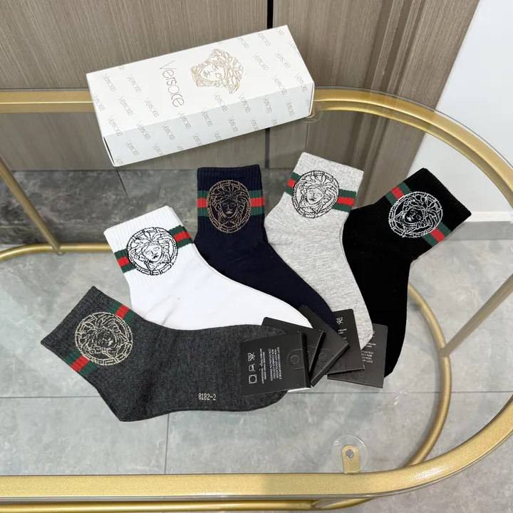 スーパーコピー ヴェルサーチ 靴下
