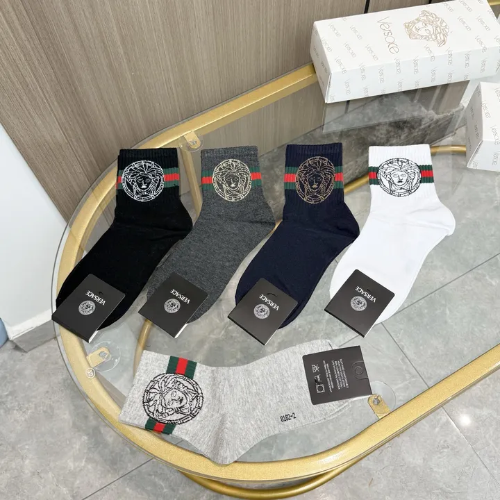 スーパーコピー ヴェルサーチ 靴下