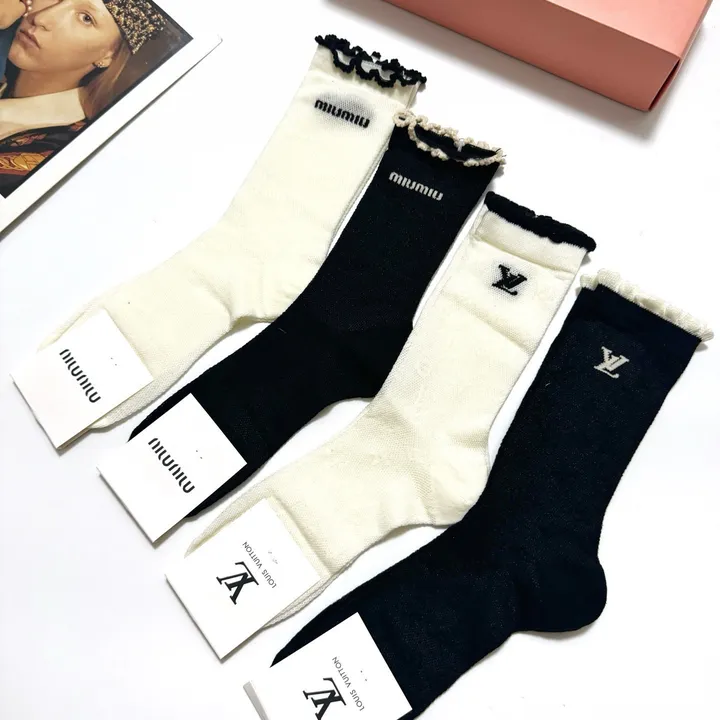 スーパーコピー ミュウミュウ 靴下