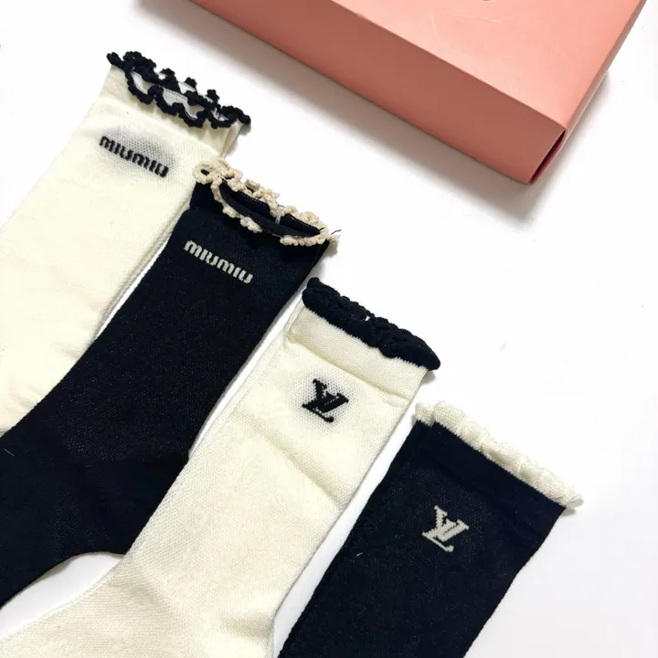 スーパーコピー ミュウミュウ 靴下