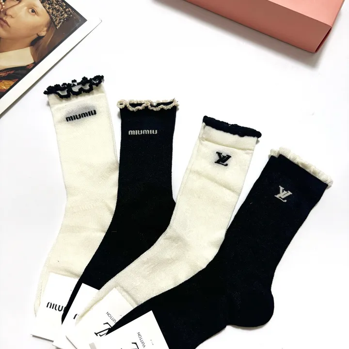 スーパーコピー ミュウミュウ 靴下