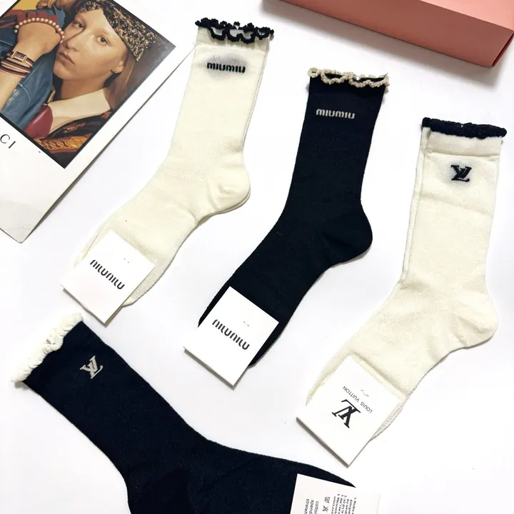 スーパーコピー ミュウミュウ 靴下