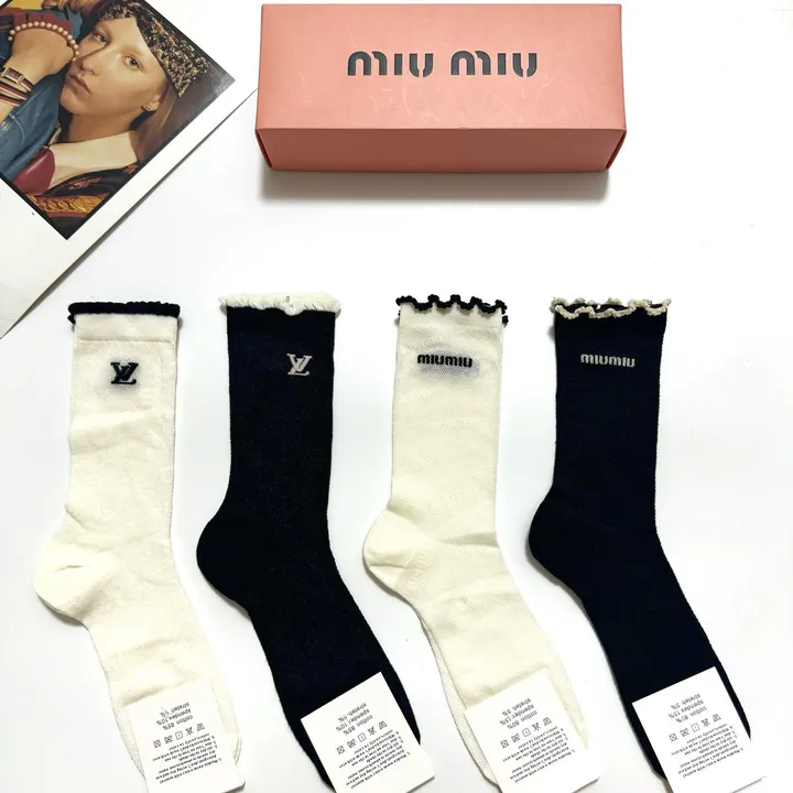 スーパーコピー ミュウミュウ 靴下