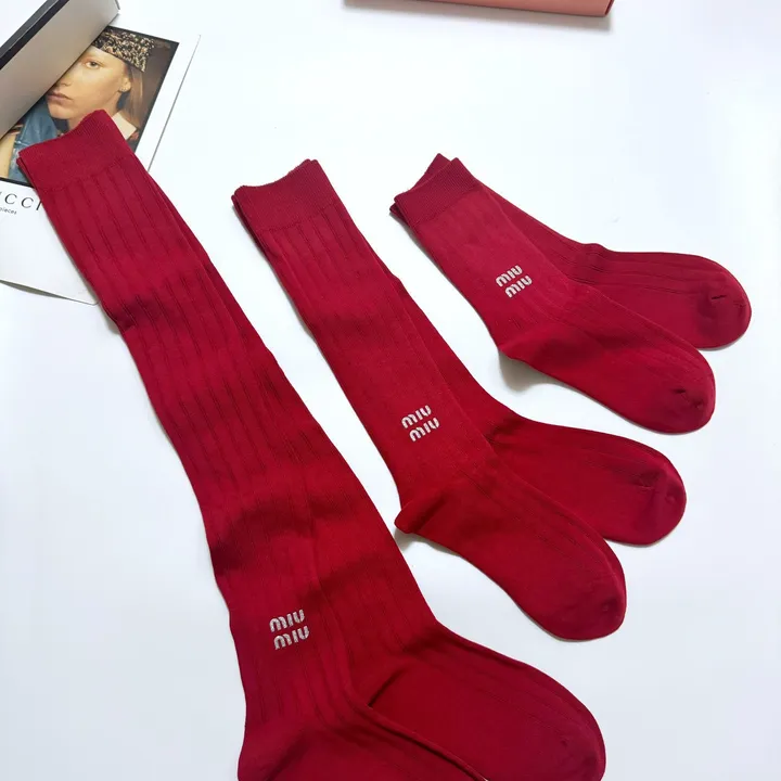 スーパーコピー ミュウミュウ 靴下