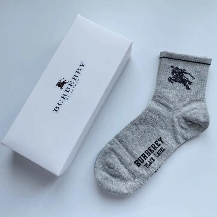 スーパーコピー プラダ 靴下