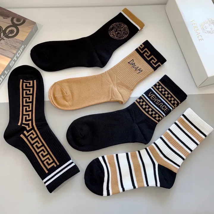 スーパーコピー ヴェルサーチ 靴下