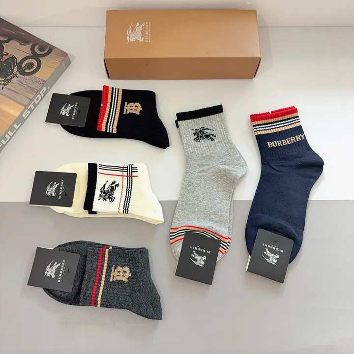 スーパーコピー プラダ 靴下