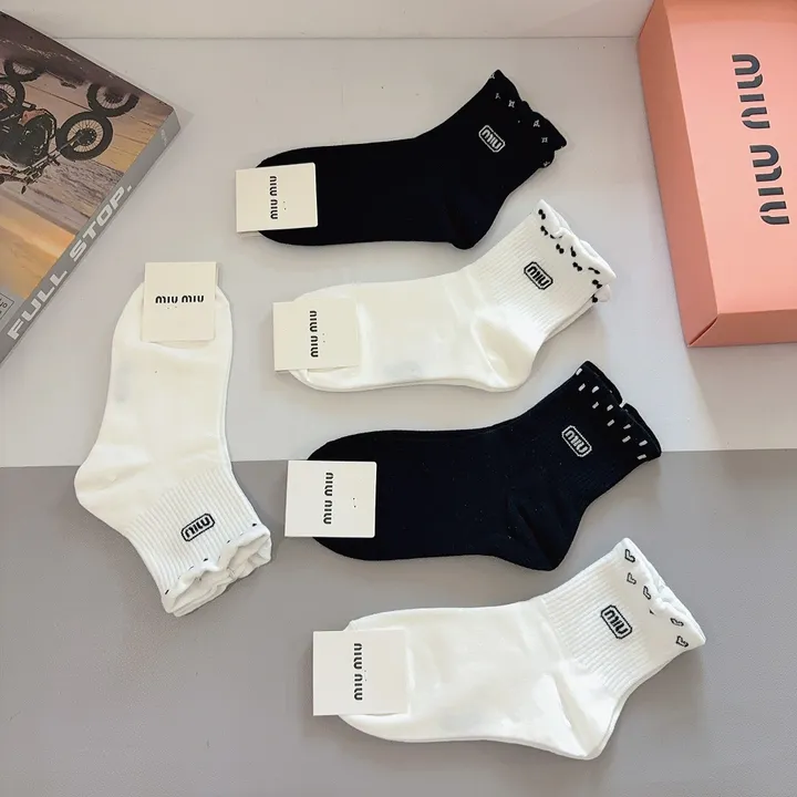 スーパーコピー ミュウミュウ 靴下