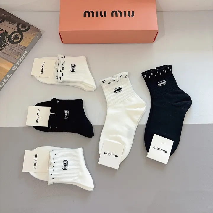 スーパーコピー ミュウミュウ 靴下