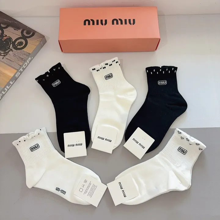 スーパーコピー ミュウミュウ 靴下