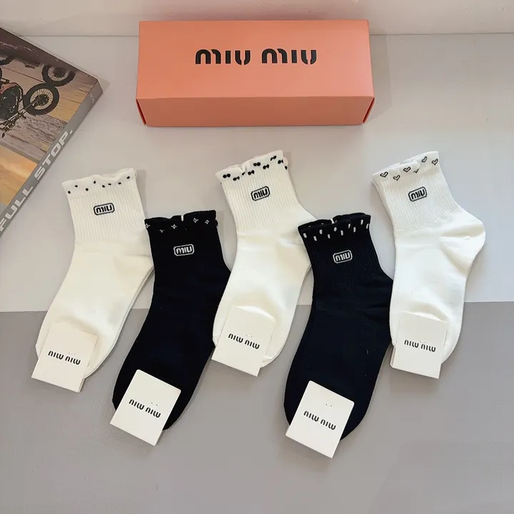 スーパーコピー ミュウミュウ 靴下