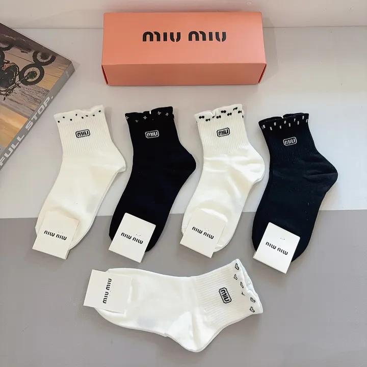 スーパーコピー ミュウミュウ 靴下