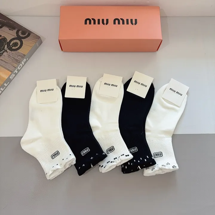 スーパーコピー ミュウミュウ 靴下
