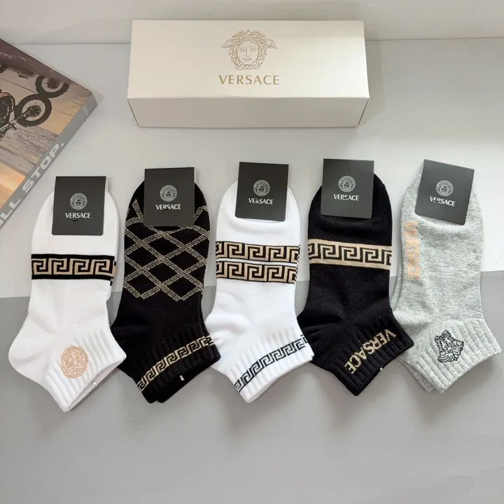 スーパーコピー ヴェルサーチ 靴下