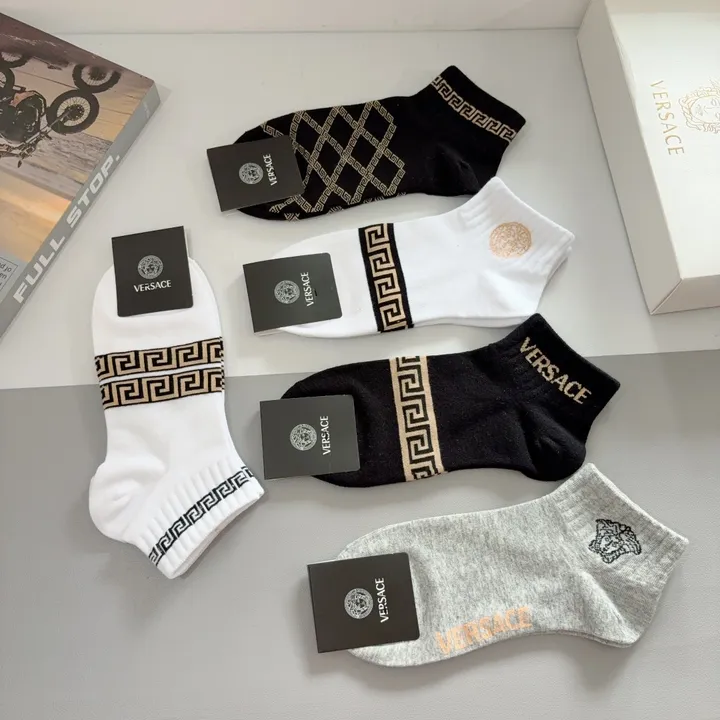 スーパーコピー ヴェルサーチ 靴下