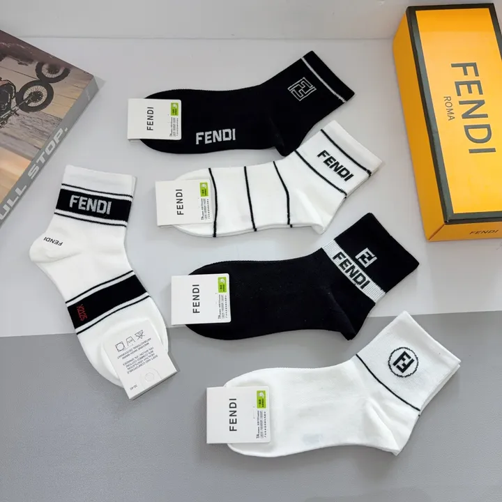 スーパーコピー ヴェルサーチ 靴下