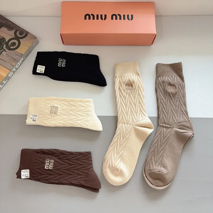 スーパーコピー ミュウミュウ 靴下