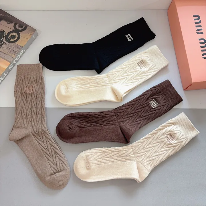 スーパーコピー ミュウミュウ 靴下