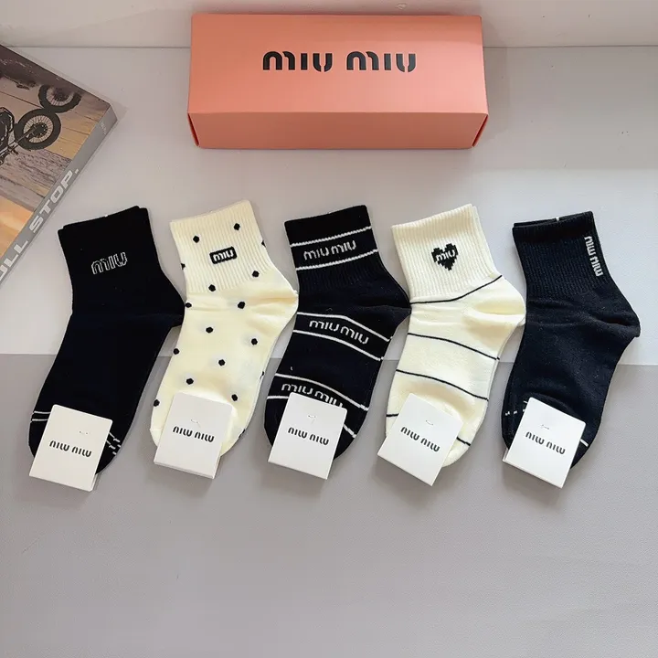 スーパーコピー ミュウミュウ 靴下